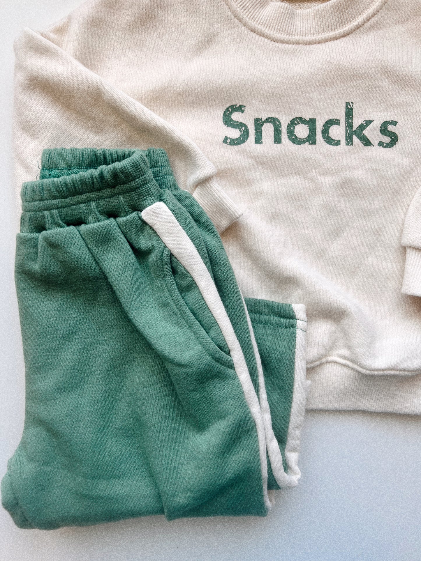 SNACKS crewneck